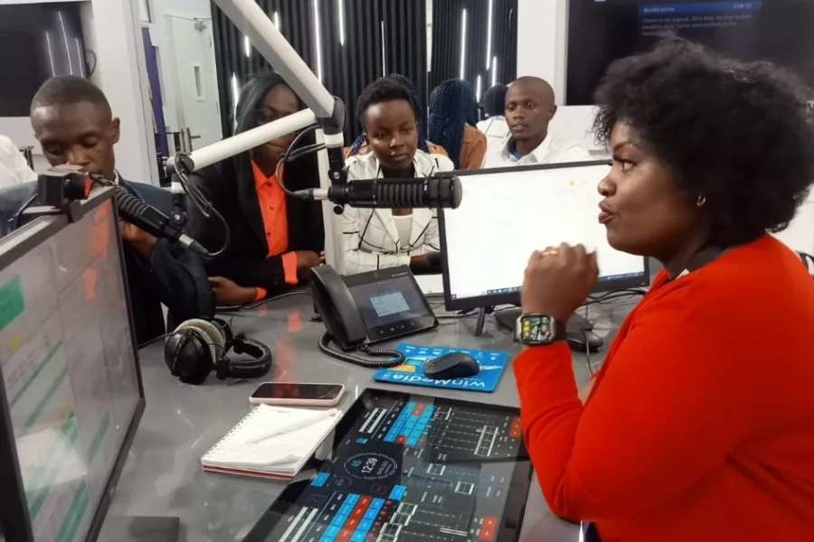 Dee Presenter 001 with Media Students from RVIBS